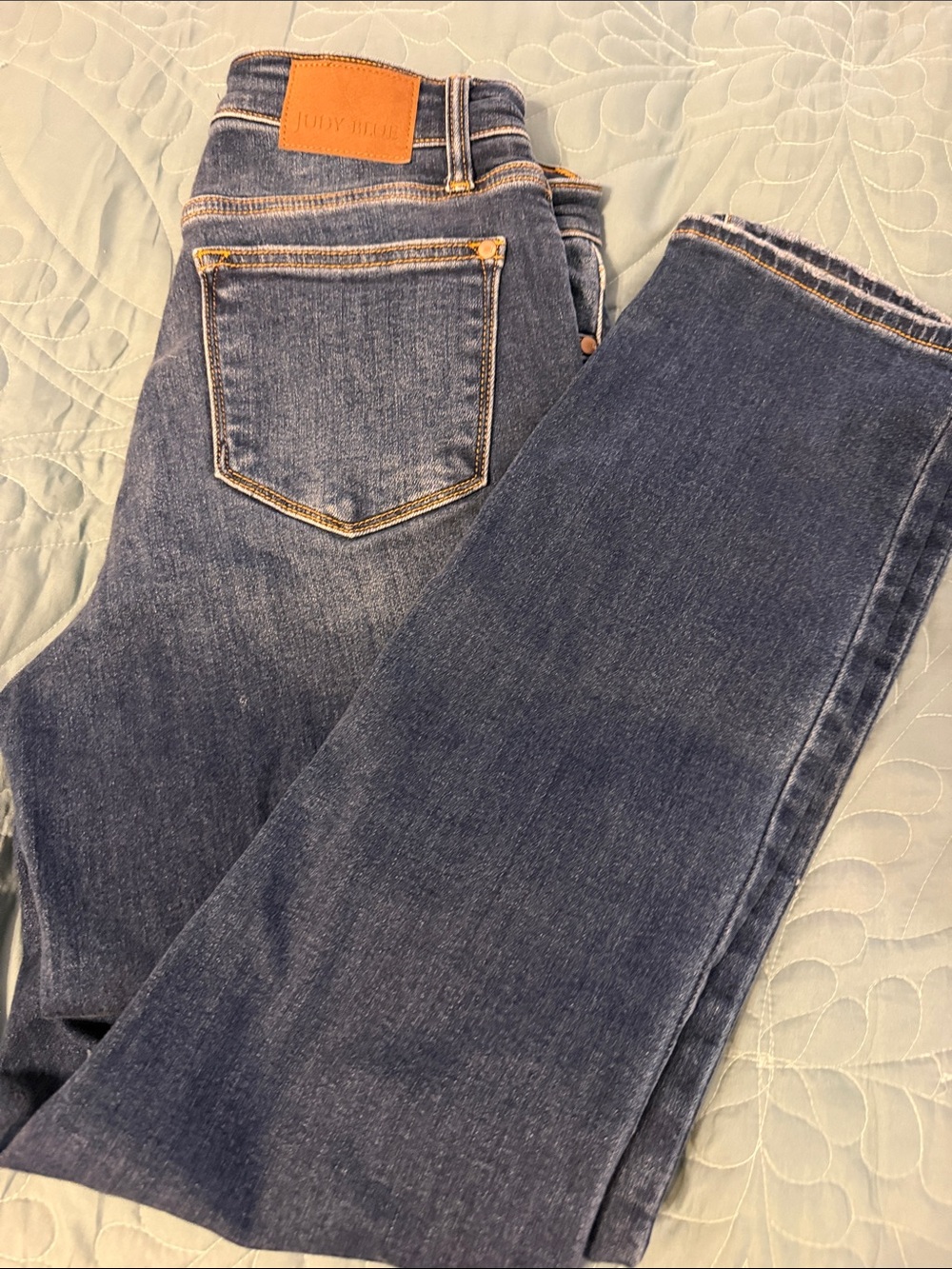 Judy Blue Medium Blue Straight Leg Jeans
